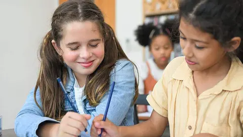 Ni&ntilde;os en la escuela