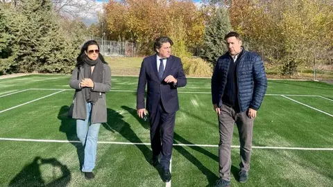 El concejal David P&eacute;rez visita las pistas de tenis del CDM Luis Aragon&eacute;s