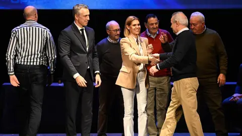 Judith Piquet homenajea a sus bomberos