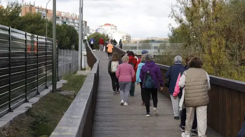 Carabante, P&aacute;ramo y Cea durante la finalizaci&oacute;n de las obras que garantizan la conexi&oacute;n peatonal accesible entre Madrid R&iacute;o y el parque lineal del Manzanares