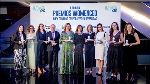 De izquierda a derecha: Nieves Est&eacute;vez (Deustche Bank), Teresa Quir&oacute;s (Consejera), Natalia Alv&aacute;rez, Jaime Aguirre (Mutua Universal) , Val D&iacute;ez (Stanpa) , Ana Lamas (WomenCEO), Carmina Balet  (Saica), Irene Agundez (Iberdrola), Beatriz Moro(Bodegas Familiares Matarromera) y Paloma Mar&iacute;n Bona (CNMV) - Foto WomenCEO