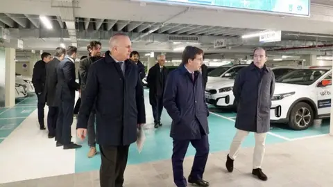 El alcalde de Madrid, José Luis Martínez-Almeida, durante su visita al nuevo hub de movilidad sostenible Plaza de España 360 - Foto Ayuntamiento de Madrid