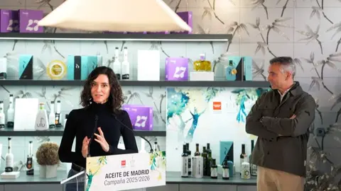 Isabel Díaz Ayuso, en su visita a una almazara de Villaconejos - Foto Comunidad de Madrid