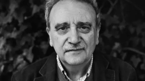 El autor Manuel Longares, ganador de la primera edición del Premio Sentir Madrid