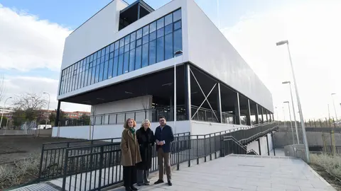García Romero visita el nuevo centro cultural con biblioteca del Ensanche de Vallecas