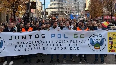Manifestaci&oacute;n Policias y Guardias Civiles - X @JuntosPolGc