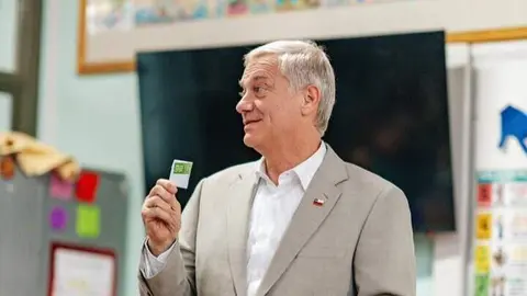 Jose Antonio Kast votando en las elecciones generales de Chile - Imagen de su cuenta oficial de X
