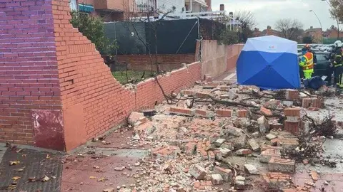 El muro que se derrumb&oacute; en Getafe - Foto Emergencias Comunidad de Madrid