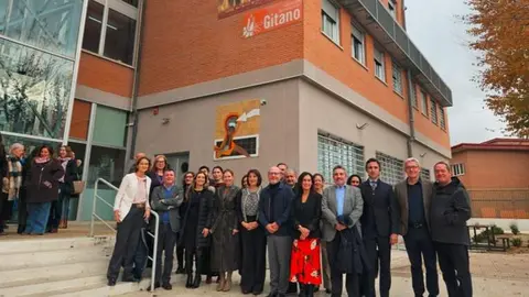 La consejera D&aacute;vila visita la exposici&oacute;n itinerante organizada por la Fundaci&oacute;n Secretariado Gitano - Foto Comunidad de Madrid
