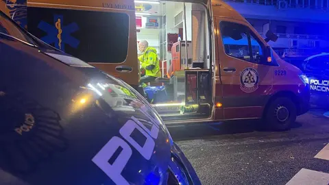 Polic&iacute;a Nacional y Emergencias en el lugar del suceso - Foto Emergencias Madrid