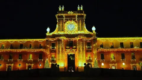 Imagen del videomapping &lsquo;Una navidad de luz&rsquo;, en Centro Cultural Conde Duque
 - Foto Ayuntamiento de Madrid