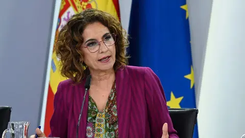 La vicepresidenta primera y ministra de Hacienda, Mar&iacute;a Jes&uacute;s Montero | Foto de Pool Moncloa/Jos&eacute; Manuel &Aacute;lvarez