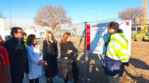 F&aacute;tima Matute, durante su visita a las obras de  ampliaci&oacute;n del Hospital p&uacute;blico Infanta Leonor - Foto Comunidad de Madrid