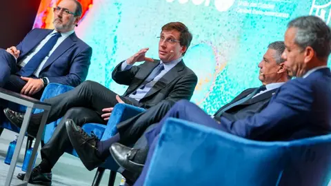 Almeida en la mesa de &lsquo;Turismo, ciudades y desarrollo. Di&aacute;logo entre l&iacute;deres iberoamericanos&rsquo; en FITUR 2026 - Foto Ayuntamiento de Madrid