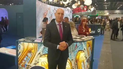 Entrevista con el alcalde de Le&oacute;n en FITUR 2026 sobre el atractivo tur&iacute;stico de Le&oacute;n: Urraca I, Gaud&iacute;,   el AVE...