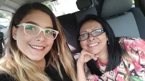 Mar&iacute;a Laura M&aacute;rquez con su t&iacute;a Dignora Hern&aacute;ndez, presa pol&iacute;tica del r&eacute;gimen venezolano