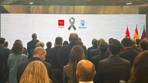 Minuto de silencio en Ifema v&iacute;ctimas Adamuz - Foto Servimedia
