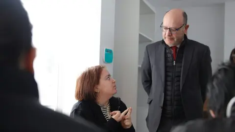 Fern&aacute;ndez en su visita a la Oficina de Vida Independiente (OVIDI) - Foto Ayuntamiento de Madrid