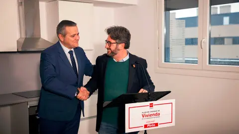 El consejero Rodrigo ha visitado hoy el piso piloto de esta nueva  
promoci&oacute;n de alquiler asequible en Pinto - Foto Comunidad de Madrid