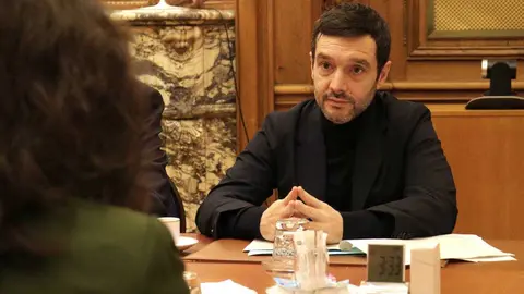 El ministro Pablo Bustinduy reunido en la OCDE en Par&iacute;s - Foto del Ministerio de Derechos Sociales, Consumo y Agenda 2030