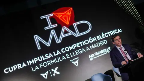 Almeida durante su intervenci&oacute;n en la presentaci&oacute;n de la F&oacute;rmula E Cupra