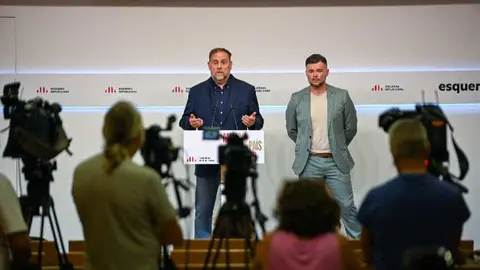 Oriol Junqueras y Gabriel Rufi&aacute;n en una rueda de prensa - Foto de ERC
