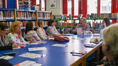 Club de lectura en la Biblioteca P&uacute;blica Municipal Francisco Ib&aacute;&ntilde;ez. / Yaiza Gonz&aacute;lez