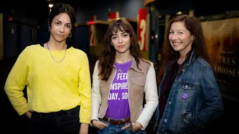 De izquierda a derecha, Sandra Tejedor, caracterizadora; Luc&iacute;a Caraballo, actriz, y Cristina Delgado, periodista - Foto de Mario F. Trejo - Ayuntamiento de Rivas