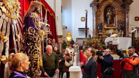 Almeida ha asistido hoy al tradicional besapi&eacute;s al Cristo de Medinaceli, en la bas&iacute;lica del mismo nombre