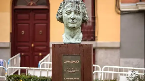 Busto de Clara Campoamor