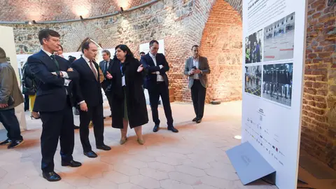 Carabante y P&aacute;ramo en momento de la explicaci&oacute;n de la exposici&oacute;n Madrid Resiliente