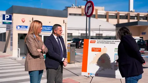El consejero Rodrigo, en el parking de Pozuelo de Alarc&oacute;n - Foto Comunidad de Madrid