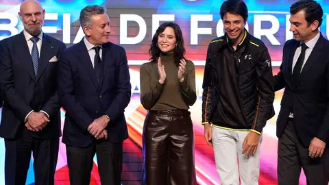 Isabel D&iacute;az Ayuso, recibiendo a pilotos y escuder&iacute;as que competir&aacute;n este s&aacute;bado en el Campeonato del Mundo de  F&oacute;rmula E - Foto Comunidad de Madrid