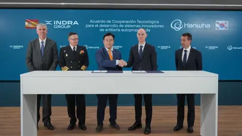Firma del acuerdo de Indra y Hanwha - Foto de Indra