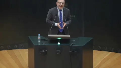 El delegado de Pol&iacute;ticas Sociales, Familia e Igualdad, Jos&eacute; Fern&aacute;ndez, durante su intervenci&oacute;n en el Pleno municipal - Foto Ayuntamiento de Madrid