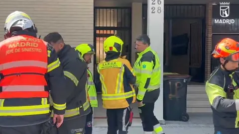 Bomberos en lugar de los hechos - Foto de Emergencias Madrid