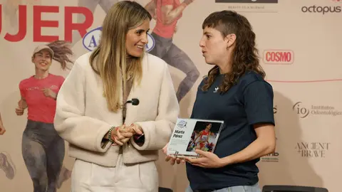 La concejala delegada de Deporte, Sonia Cea, junto a la atleta ol&iacute;mpica, Marta P&eacute;rez - Foto Ayuntamiento de Madrid