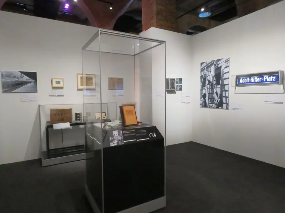 exposición El Muro de Berlín. Un mundo dividido en la Fundación Canal (16)