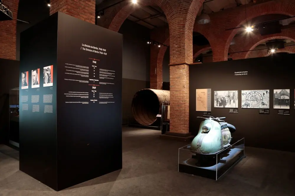 exposición El Muro de Berlín. Un mundo dividido en la Fundación Canal (22)
