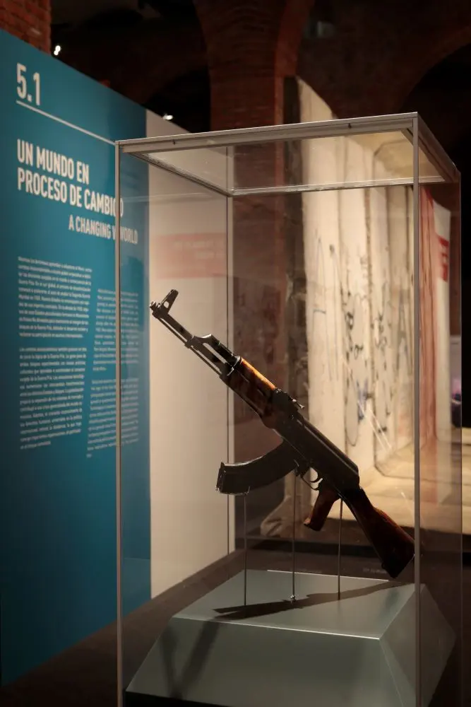 exposición El Muro de Berlín. Un mundo dividido en la Fundación Canal (39)