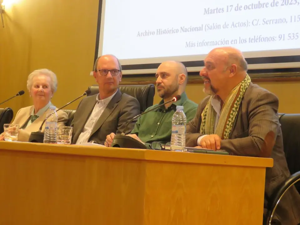 La autora, Elena Diego; el subdirector del Archivo Histórico Nacional, Enrique Pérez Boyero; José Antonio Llera, profesor titular de Literatura española de la UAM y Basilio Rodríguez Cañada, presidente del Grupo Editorial Sial Pigmalión.