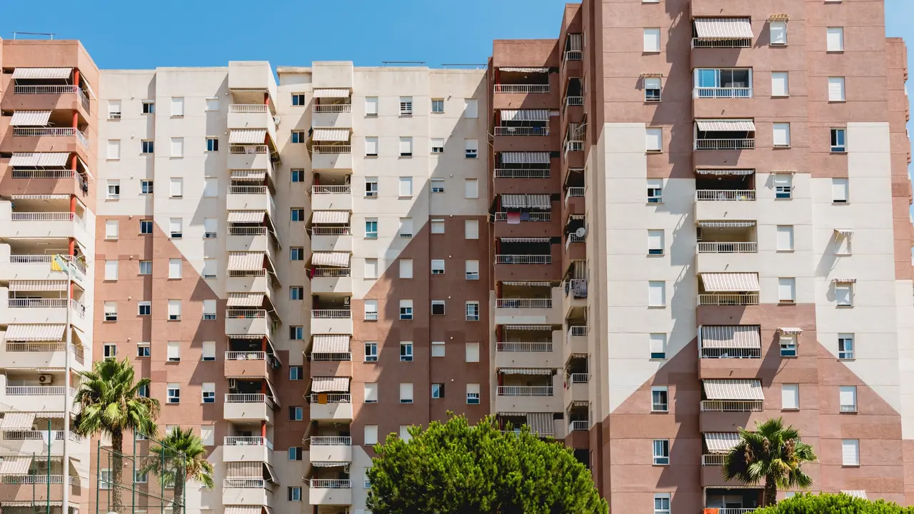 Bloque de viviendas - Foto de 123rf/joaquincorbalan