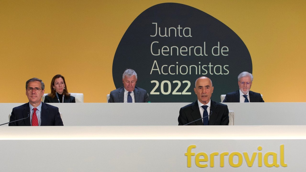 El presidente y el consejero delegado de Ferrovial, Rafael del Pino e Ignacio Madridejos, durante una junta de accionistas - Foto de Ferrovial