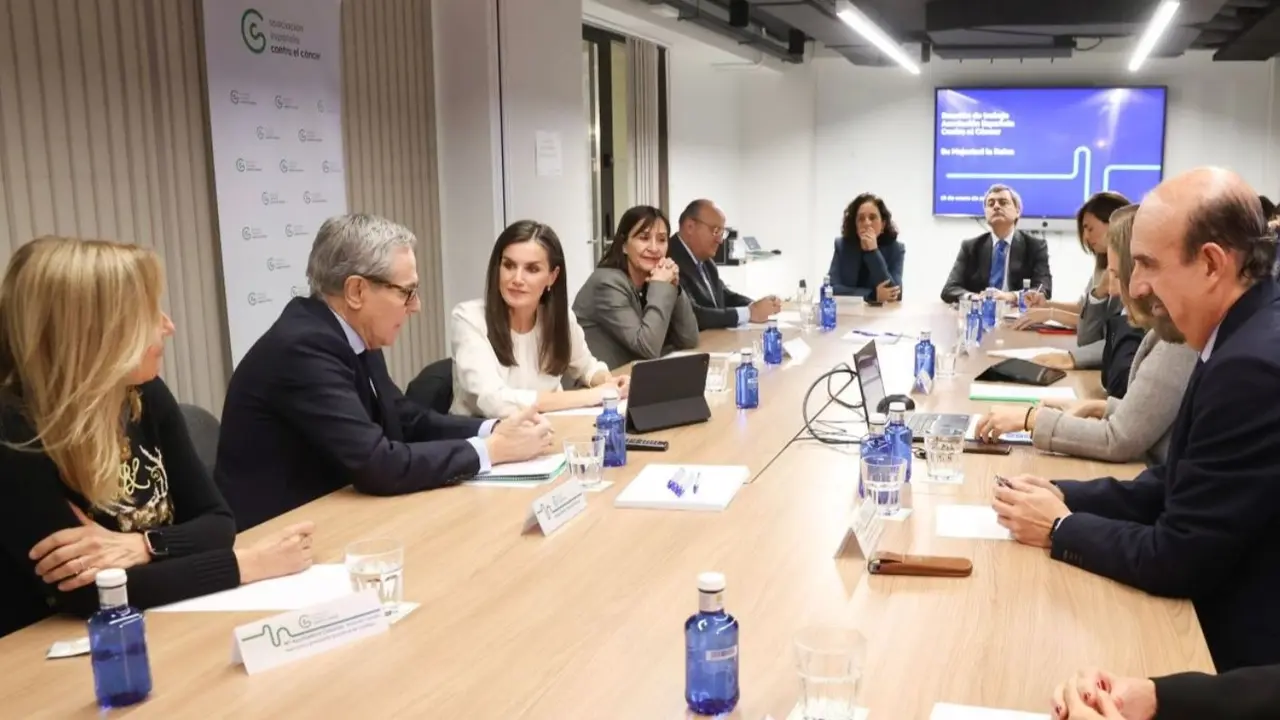 La Reina Letizia durante la reunión de trabajo de la AECC - Foto de Casa Real en redes sociales