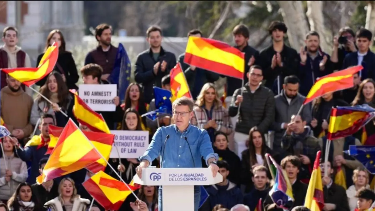 Feijóo interviene ante más de 70.000 personas en la Plaza de España - Foto de David Mudarra/PP