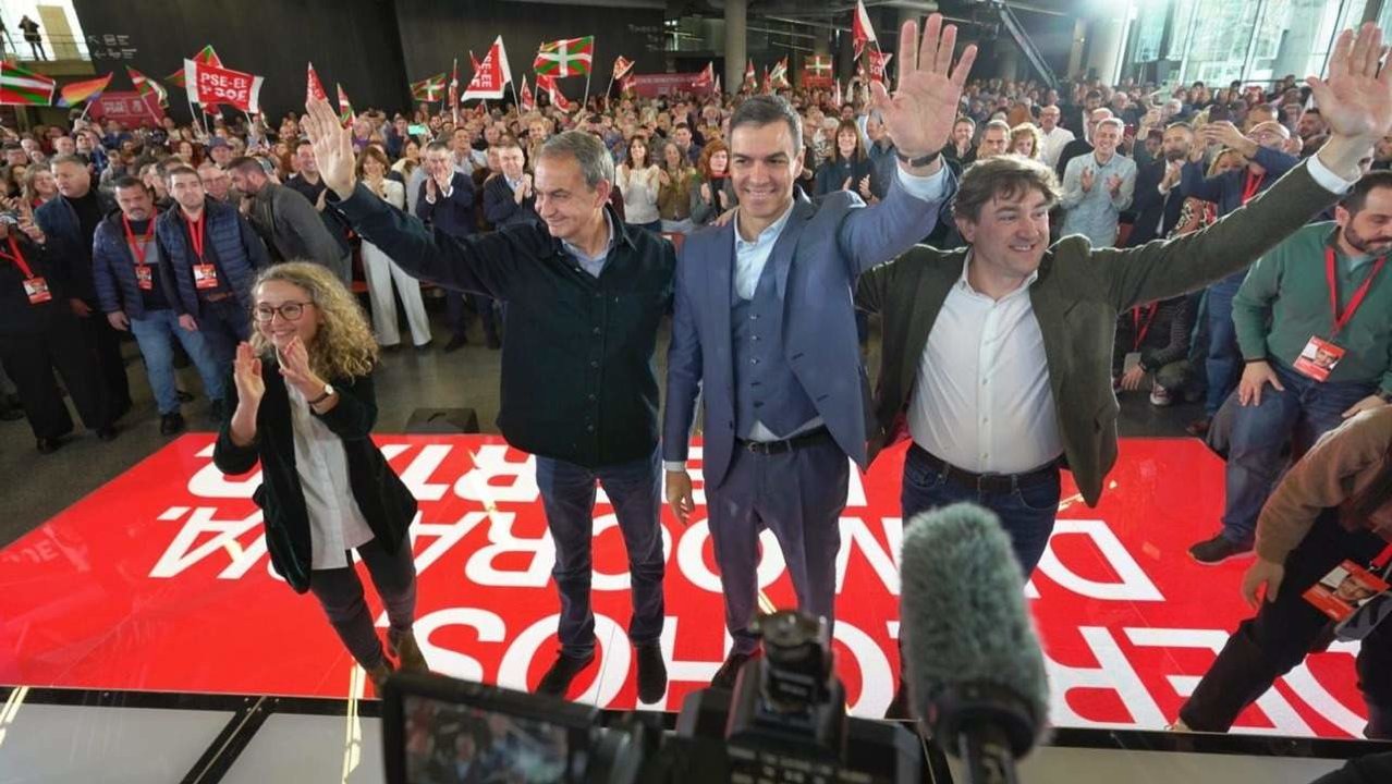 Pedro Sánchez, José Luis Rodríguez Zapatero, Eneko Andueza y Patricia Campelo, durante el mitin de Bilbao - Foto del PSE-EE
