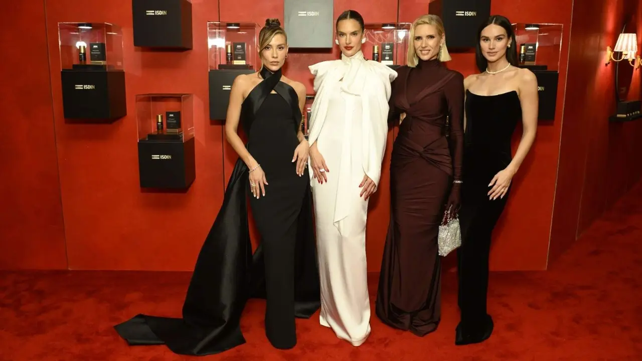 Las embajadoras de la marca, las modelos Alessandra Ambrosio y Judit Mascó, junto a las influencers Michelle Salas y Abbie Herbert en la fiesta Vanity Fair Oscar Party - Servimedia