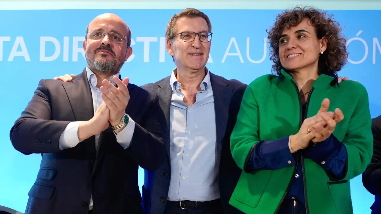 Feijóo, junto a Alejandro Fernández y Dolors Montserrat - Foto del PP/Tarek