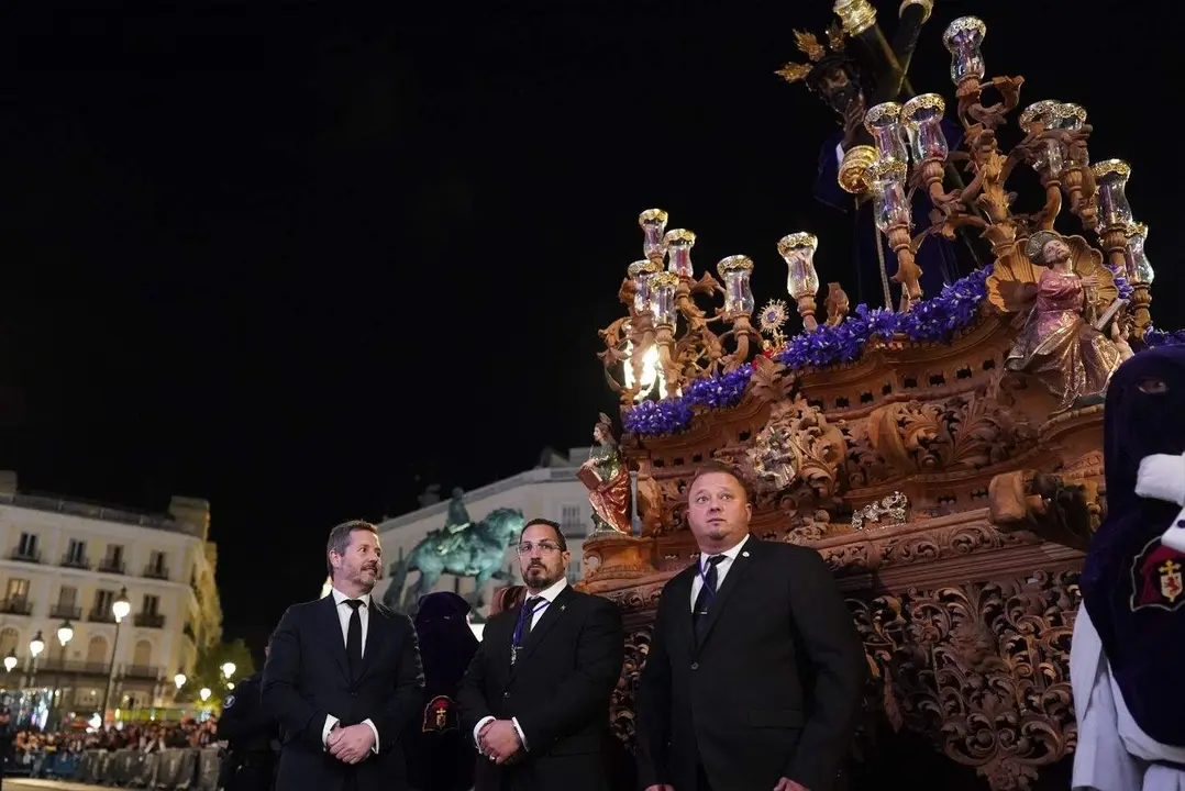 Procesiones del Cristo de las tres Caídas y los Gitanos a su paso por la Puerta del Sol - Comunidad de Madrid