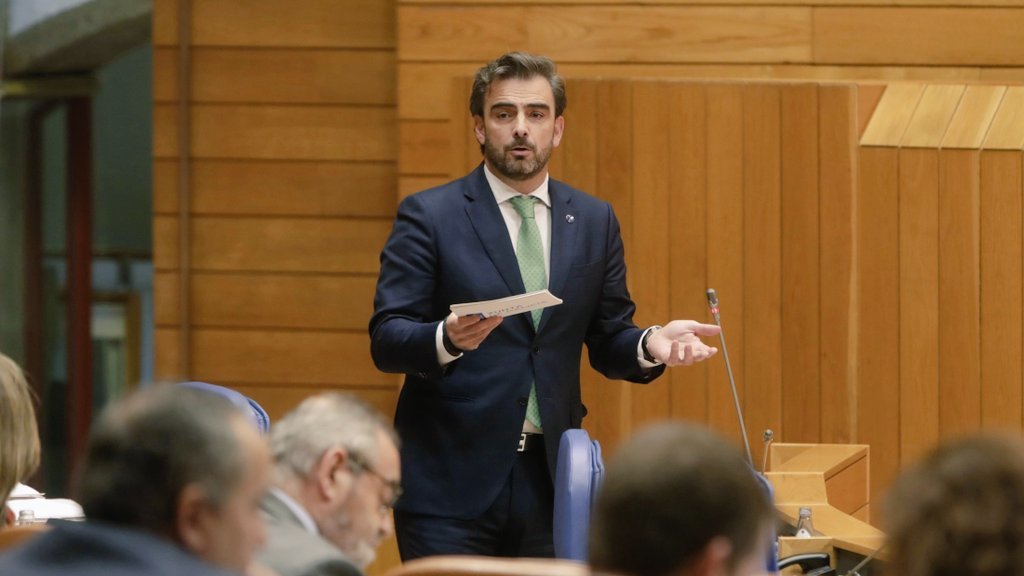 Diego Calvo en el Parlamento Gallego - @XuntaVice